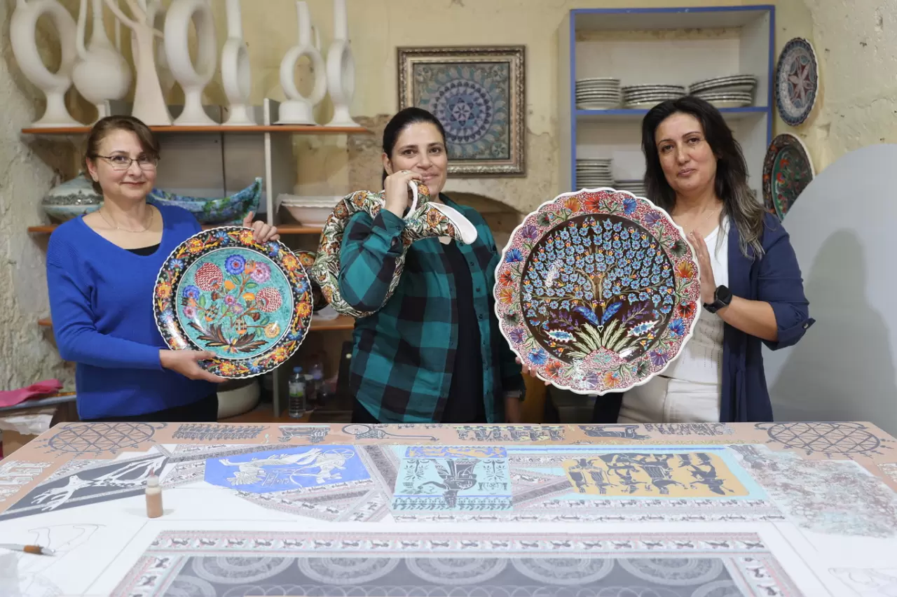 Tarihi konak kadın çini ustalarına sanat atölyesi oldu 11