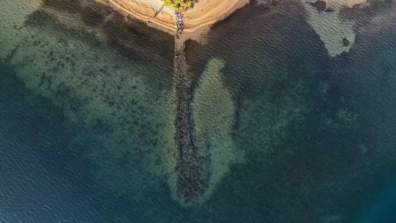 Balıkesir Erdek’te deniz çekilince binlerce yıllık antik liman ortaya çıktı 3