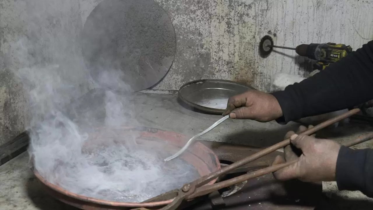 41 yıllık mesleğini bırakıp "unutulmasın" diye kalaycılığa başladı 7