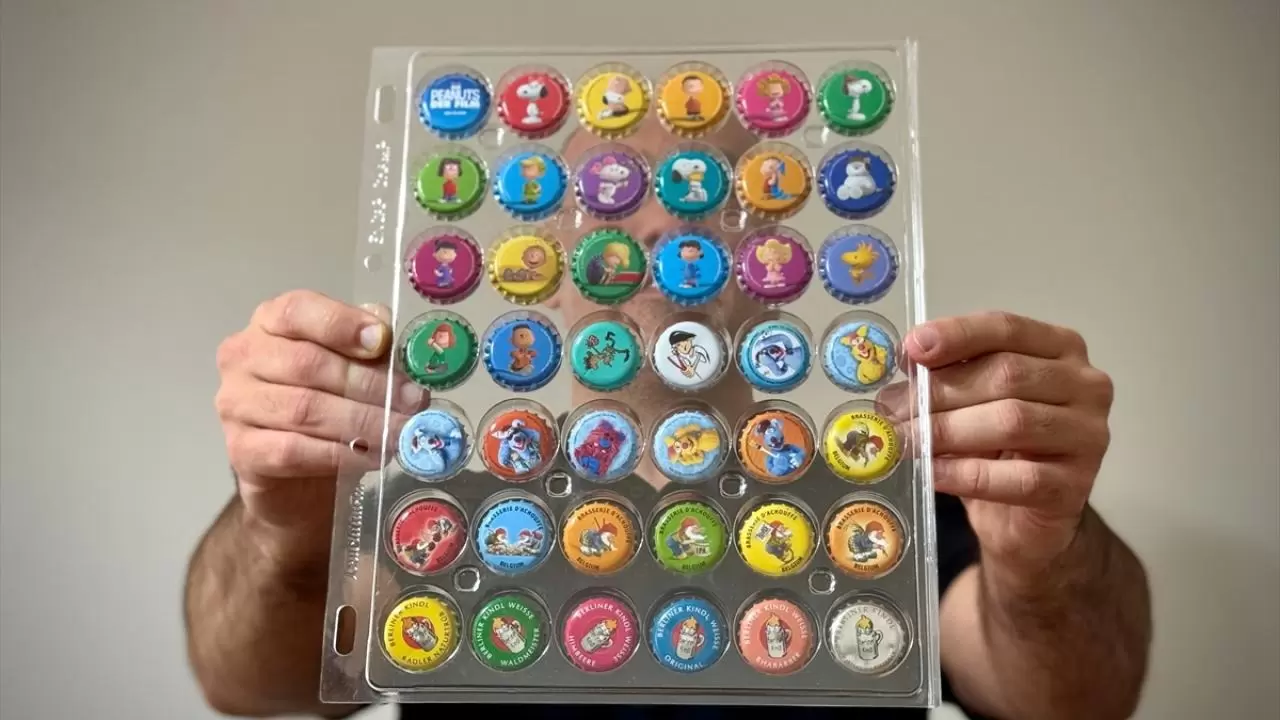 Oğluyla oynarken başlayan hobisi 65 ülkeden kapak koleksiyonuna dönüştü 1