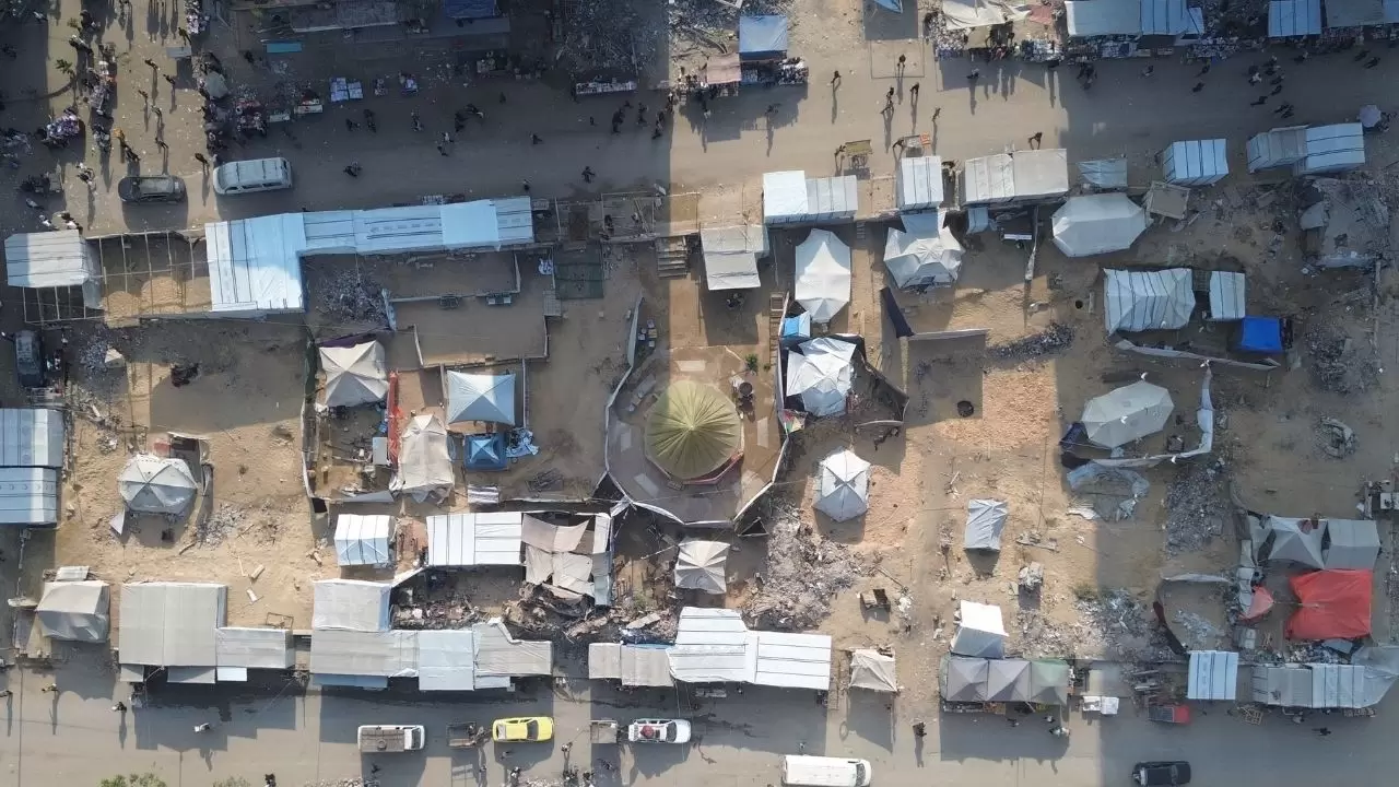 Bir zamanlar törenlerin yapıldığı meydan, şimdi evsizlerin sığınağına dönüştü 7