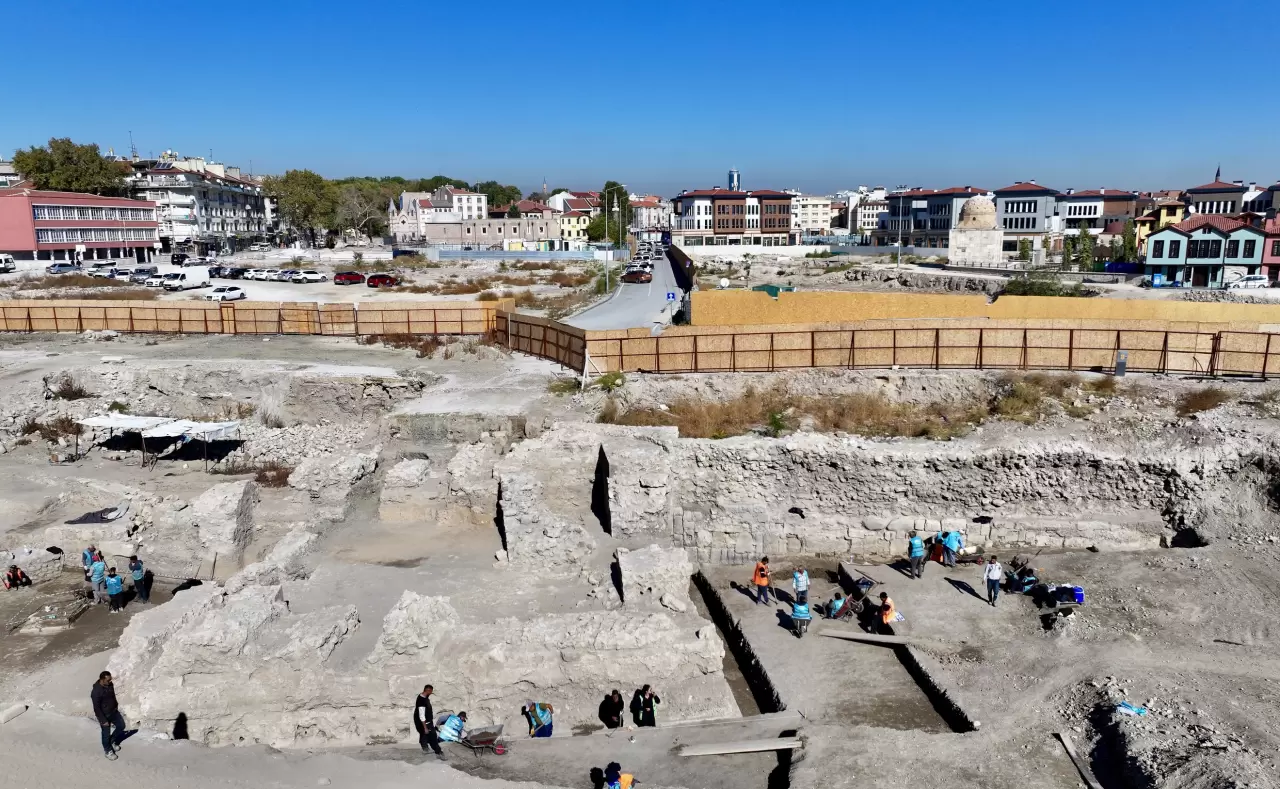 Konya'da Selçuklu kalesinin topuzları gün yüzüne çıkarıldı 5