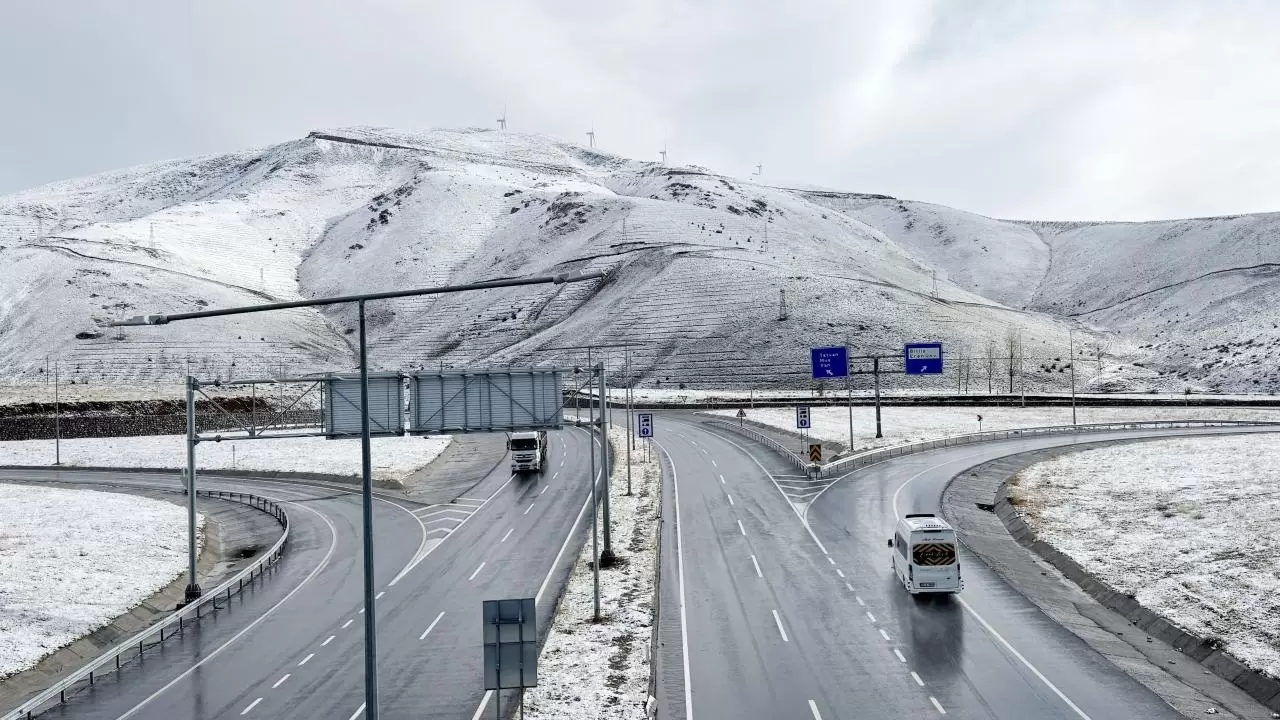 Doğu’da kış yüzünü gösterdi: 3 il beyaza büründü 4