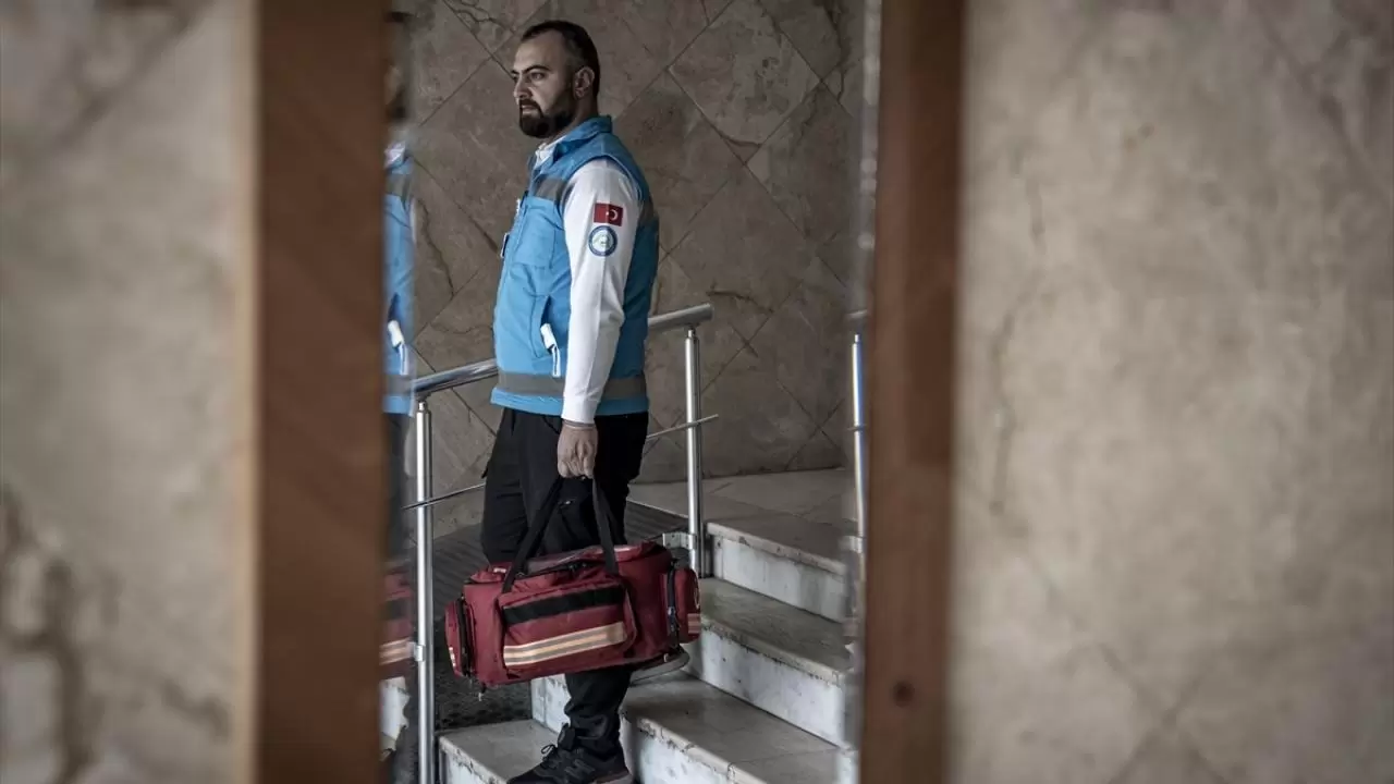 Yaşlıların evini diş kliniğine çeviriyor, bakıma muhtaç hastalara konfor sağlıyorlar 7