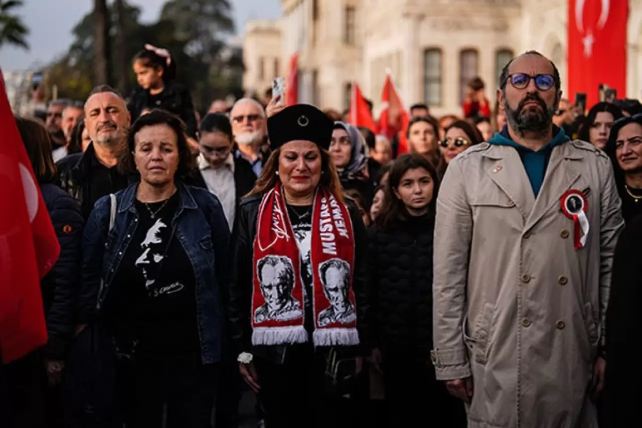 Türkiye Atatürk'ü anıyor! Dört bir yanda hayat adeta durdu 20