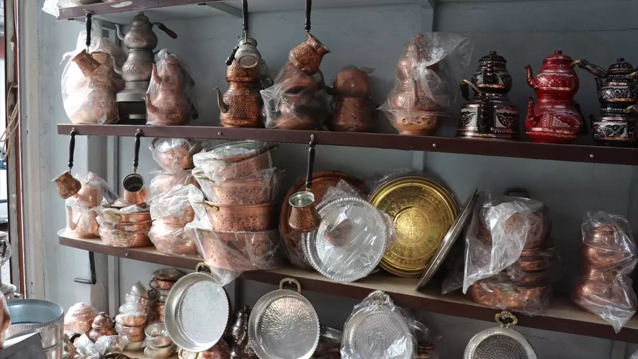 41 yıllık mesleğini bırakıp "unutulmasın" diye kalaycılığa başladı 6