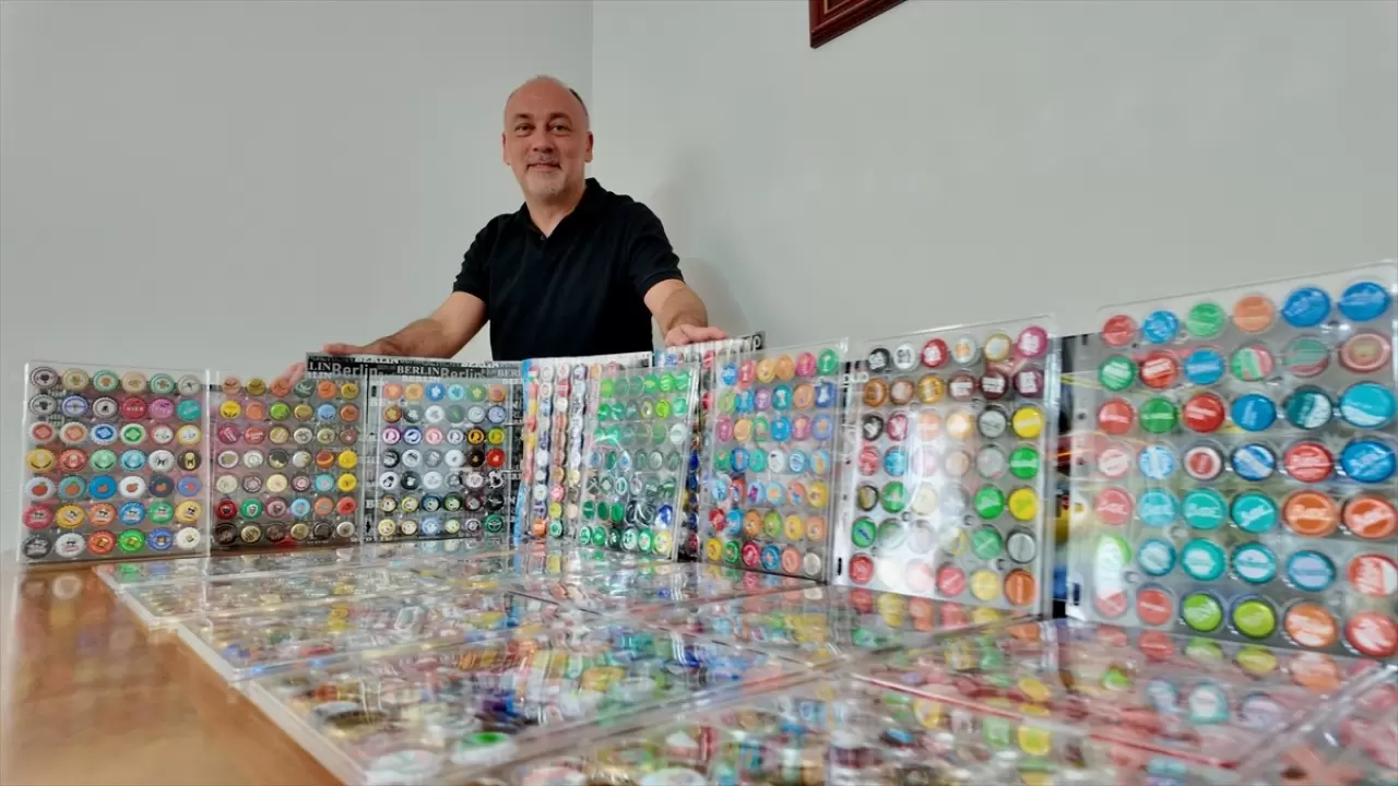 Oğluyla oynarken başlayan hobisi 65 ülkeden kapak koleksiyonuna dönüştü 7