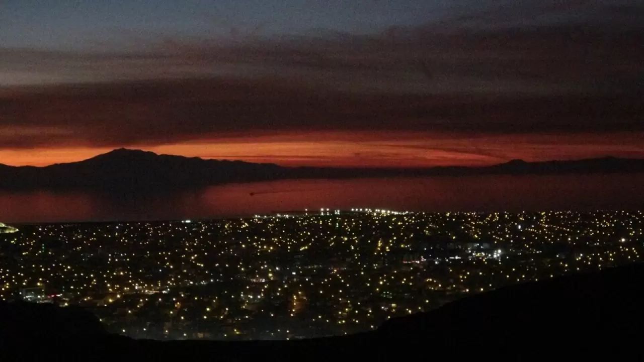 Van'da büyüleyici günbatımı: Gökyüzü kızıla boyandı 6