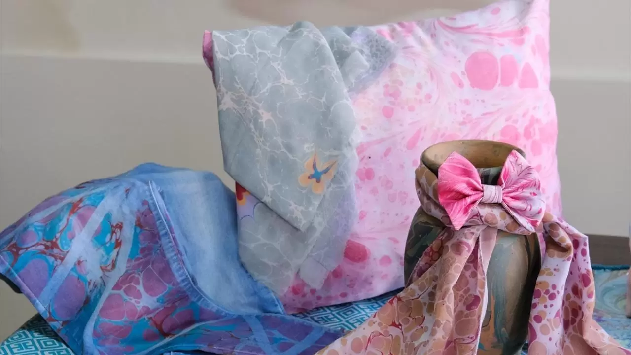 Çorum'da eskiyen kıyafetler ebru desenleriyle yenileniyor 6