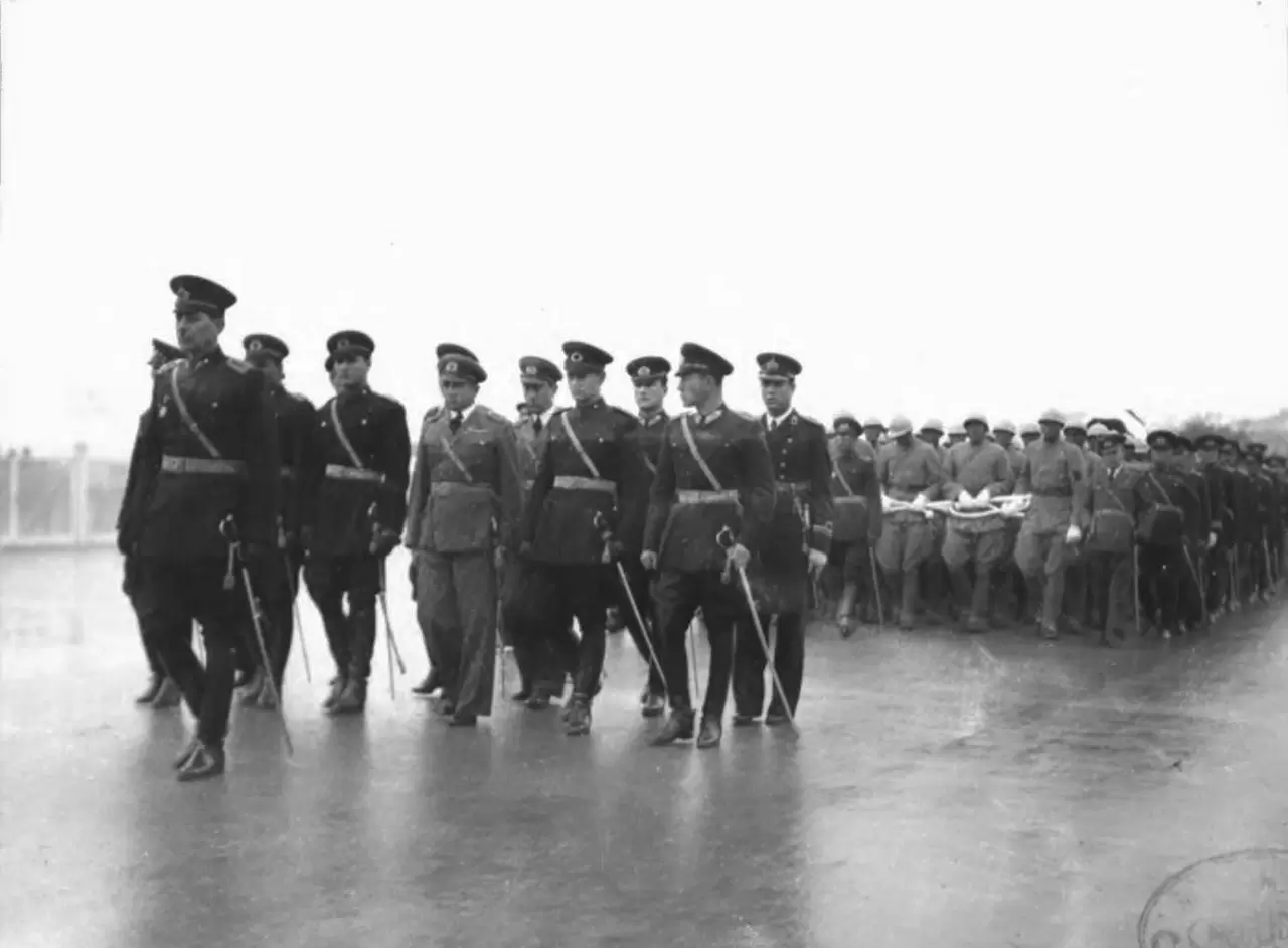 Bir ulusun gözyaşları: Arşiv fotoğraflarında Atatürk’ün ebediyete uğurlanışı 34