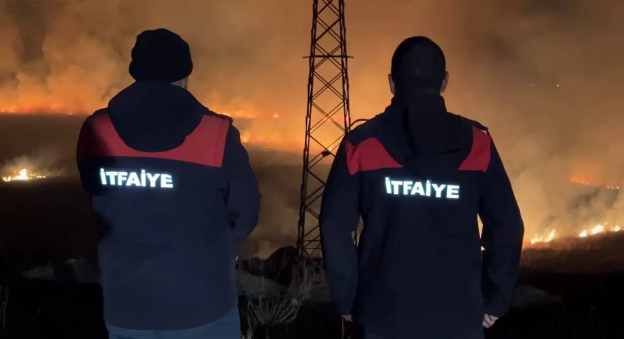 Kuş cenneti Nehil Sazlığı'nda yangın! 2