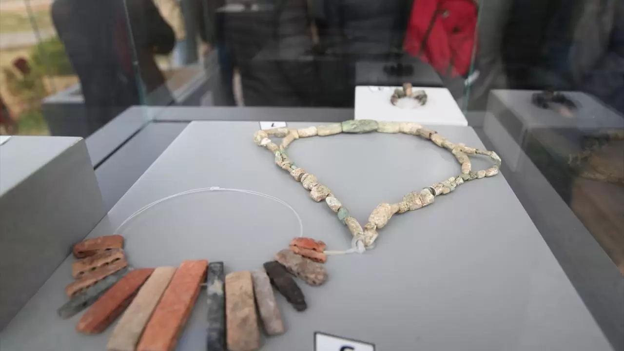 Neolitik dönemin 3 boyutlu insan heykelleri ilk kez sergilenecek 10