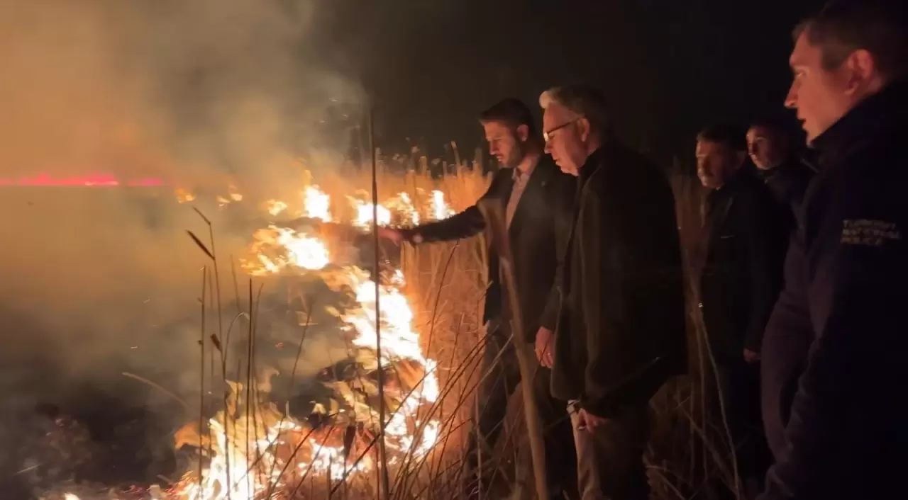 Kuş cenneti Nehil Sazlığı'nda yangın! 5