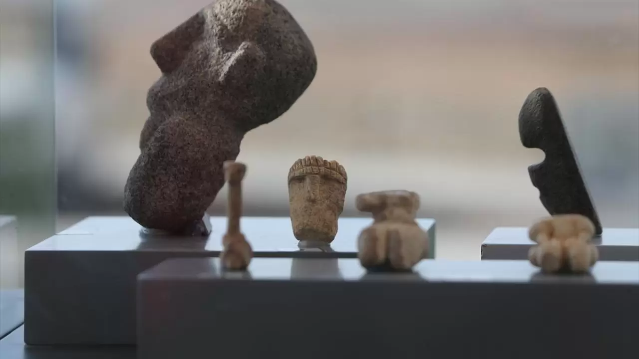 Neolitik dönemin 3 boyutlu insan heykelleri ilk kez sergilenecek 8