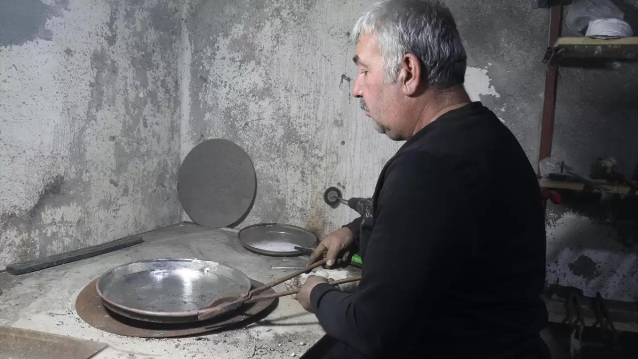 41 yıllık mesleğini bırakıp "unutulmasın" diye kalaycılığa başladı 8