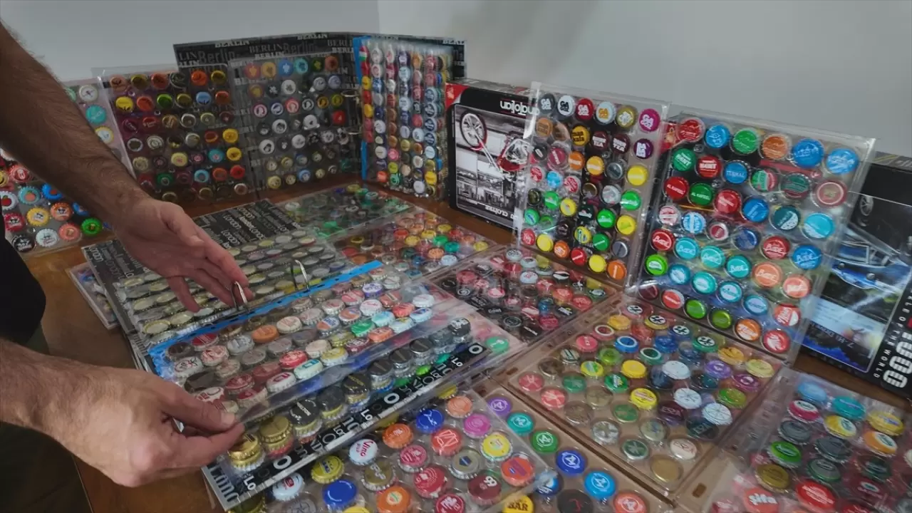 Oğluyla oynarken başlayan hobisi 65 ülkeden kapak koleksiyonuna dönüştü 5