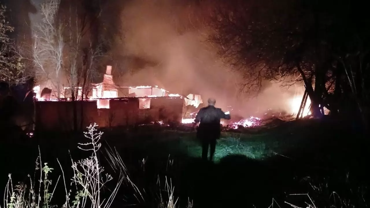 Alevlere teslim olan evde yanarak hayatını kaybetti 7