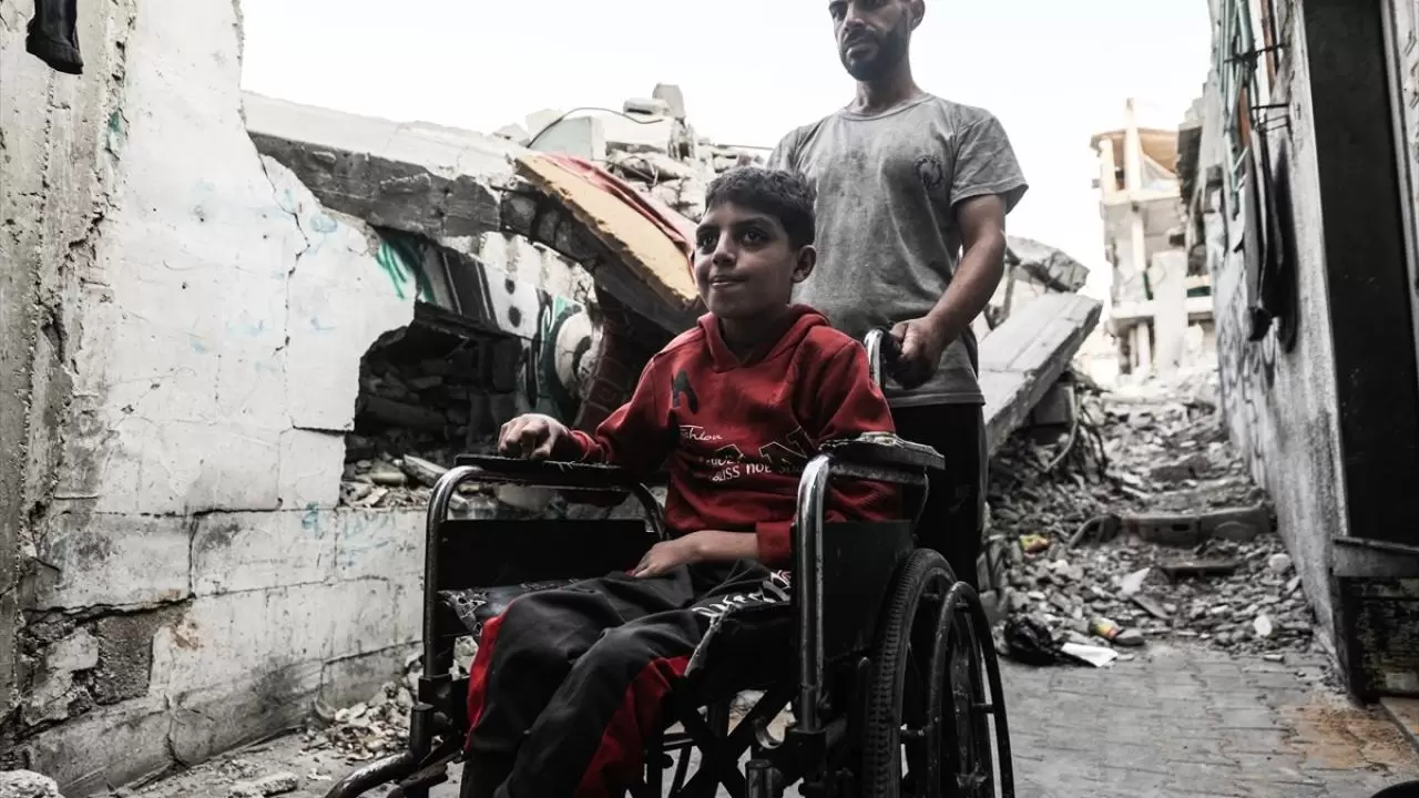 İsrail, Filistinli Reyyan'ın çocukluğunu çalarak tekerlekli sandalyeye mahkum etti 9