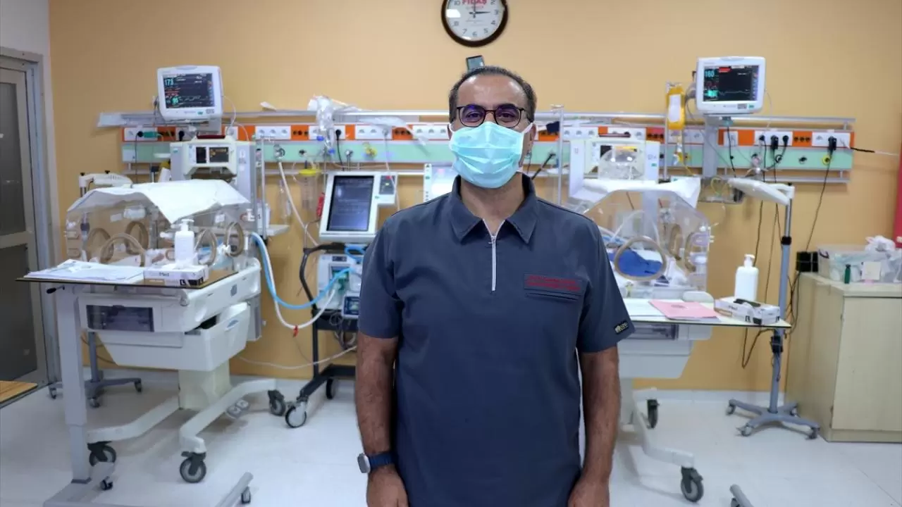 Prematüre ikiz bebekler, sağlık çalışanlarının "şefkat nöbeti" ile hayata tutundu 5