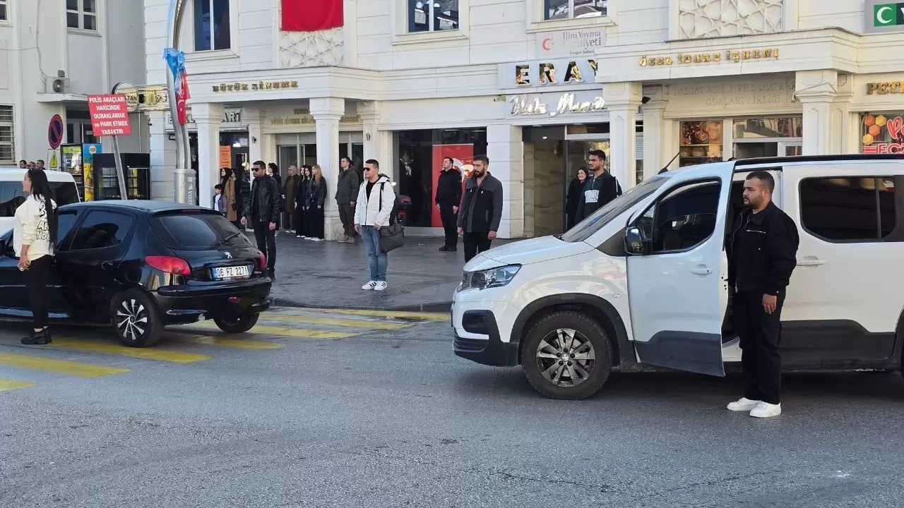 Yozgat’ta 09.05’te hayat durdu: Atatürk, 87. ölüm yılında Yozgat’ta anıldı 3