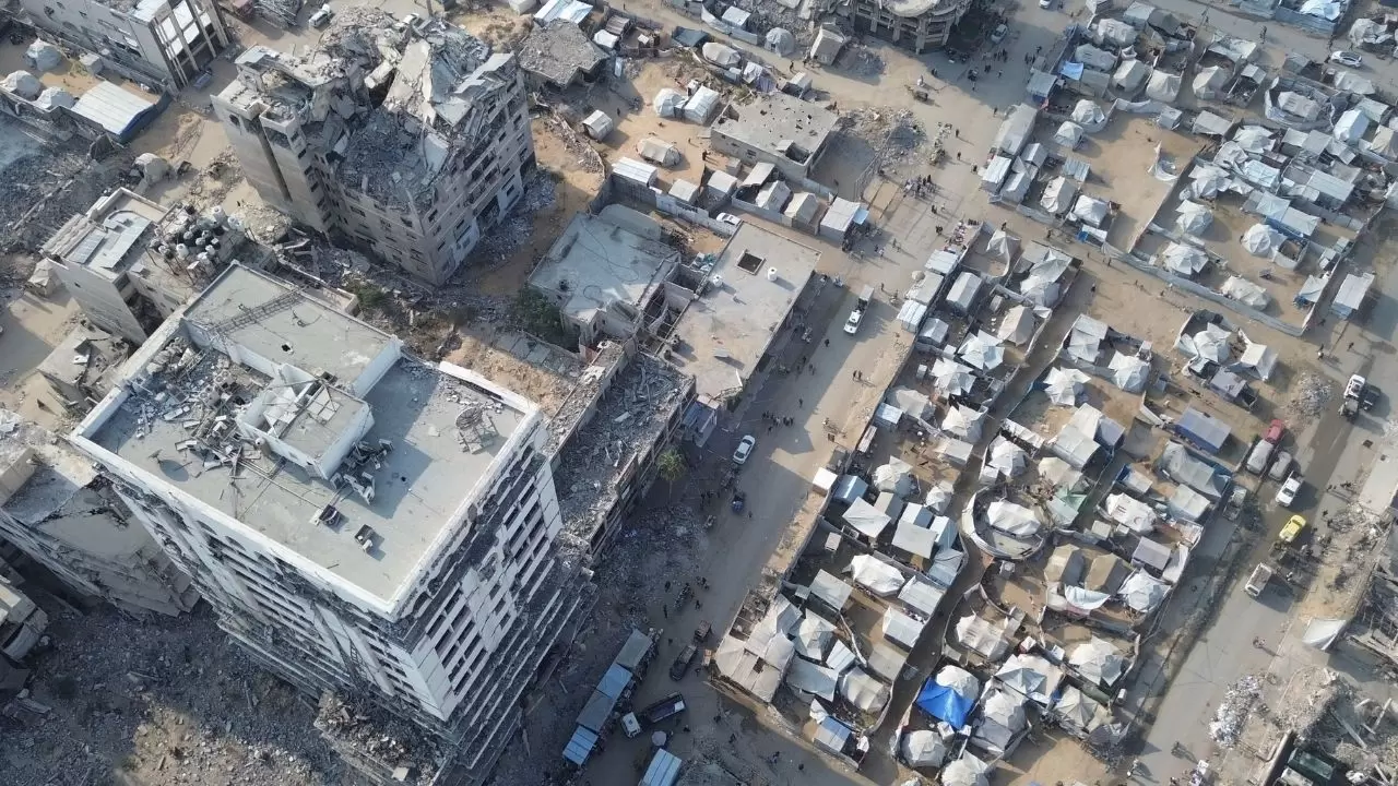 Bir zamanlar törenlerin yapıldığı meydan, şimdi evsizlerin sığınağına dönüştü 2