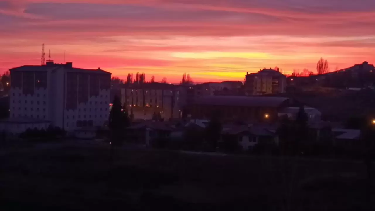 Kars'ta gökyüzü kızıla büründü 1
