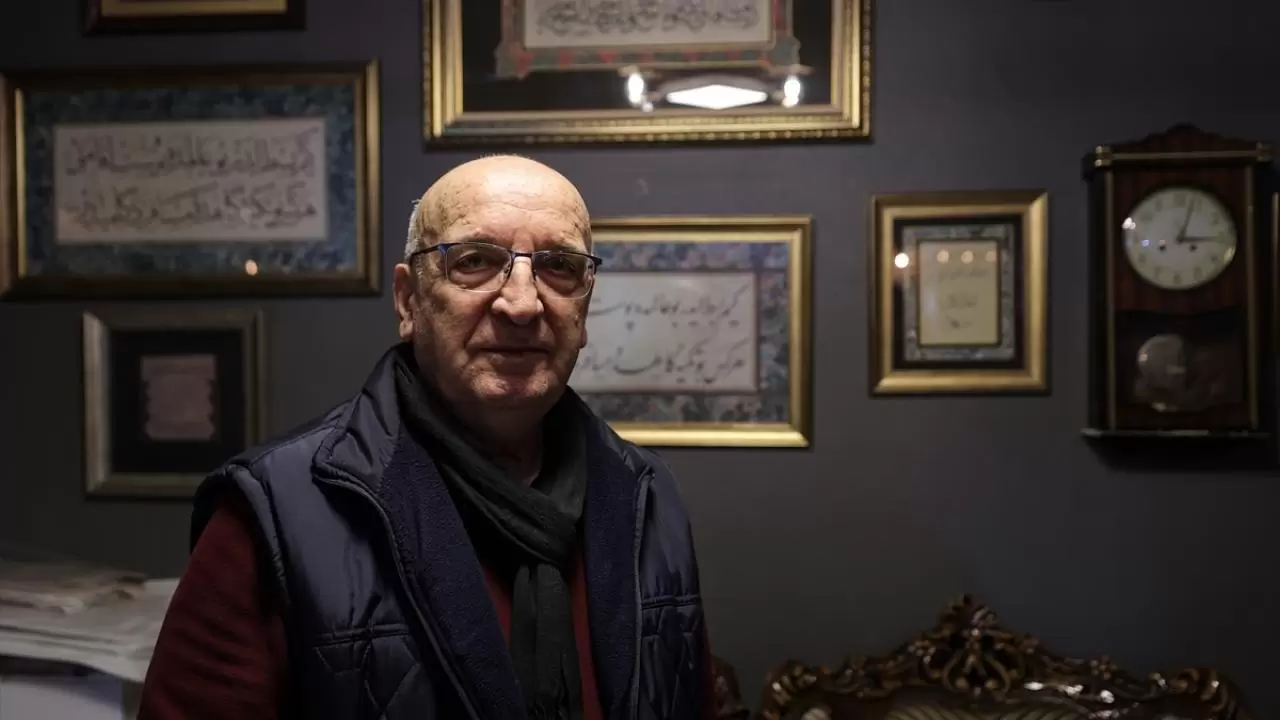 Emekli öğretmen hayranlık duyduğu hat sanatını öğrenip atölye kurdu 7