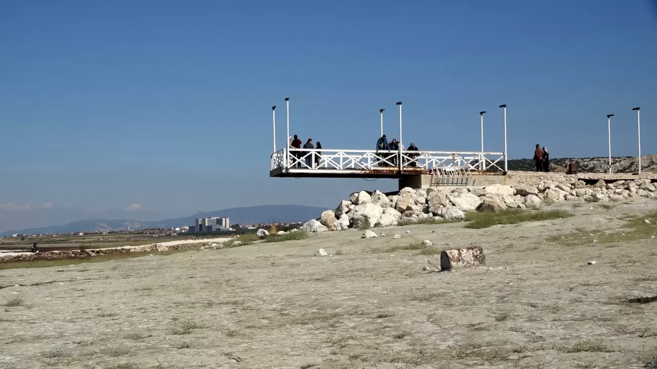 Türkiye’nin 7’nci büyük gölü alarm veriyor! Burdur Gölü 55 yılda 21 metre çekildi 3