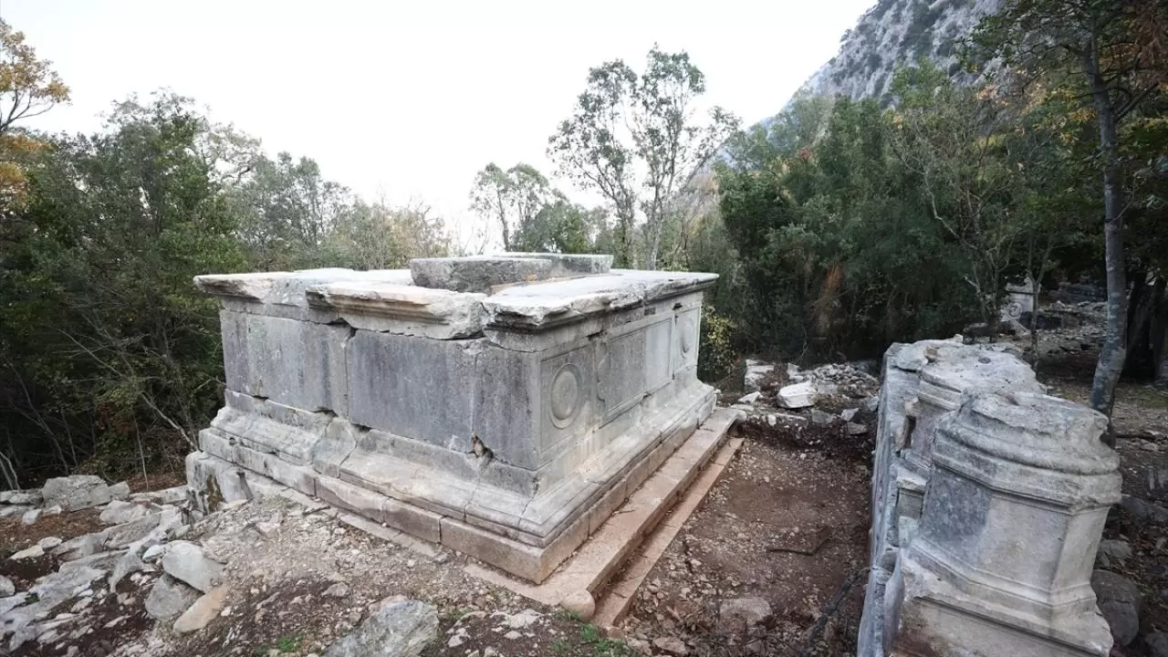 Termessos'taki iki anıt mezar ayağa kaldırılıyor 8