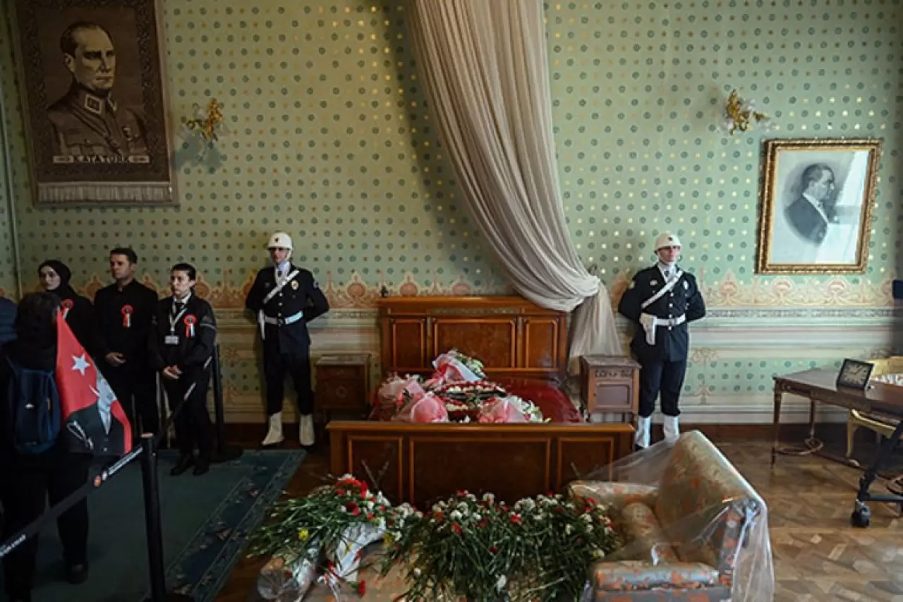 Türkiye Atatürk'ü anıyor! Dört bir yanda hayat adeta durdu 16