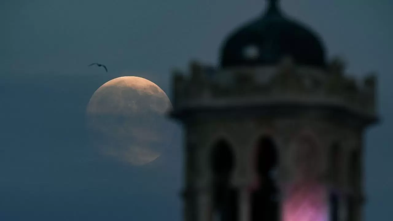 İzmir'de Dolunay geceyi aydınlattı 4