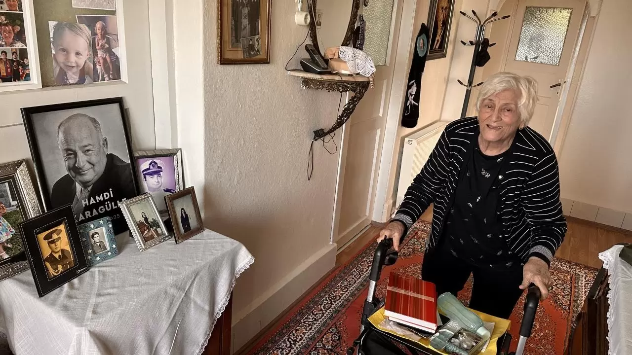 97 yaşındaki Hanife teyze 30 yıldır günlük tutuyor 5