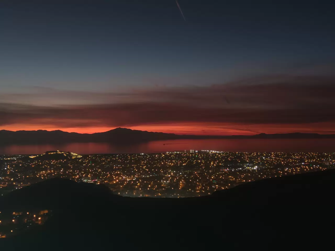 Van'da büyüleyici günbatımı: Gökyüzü kızıla boyandı 2