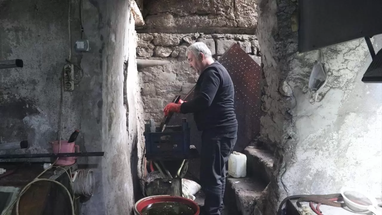 41 yıllık mesleğini bırakıp "unutulmasın" diye kalaycılığa başladı 1