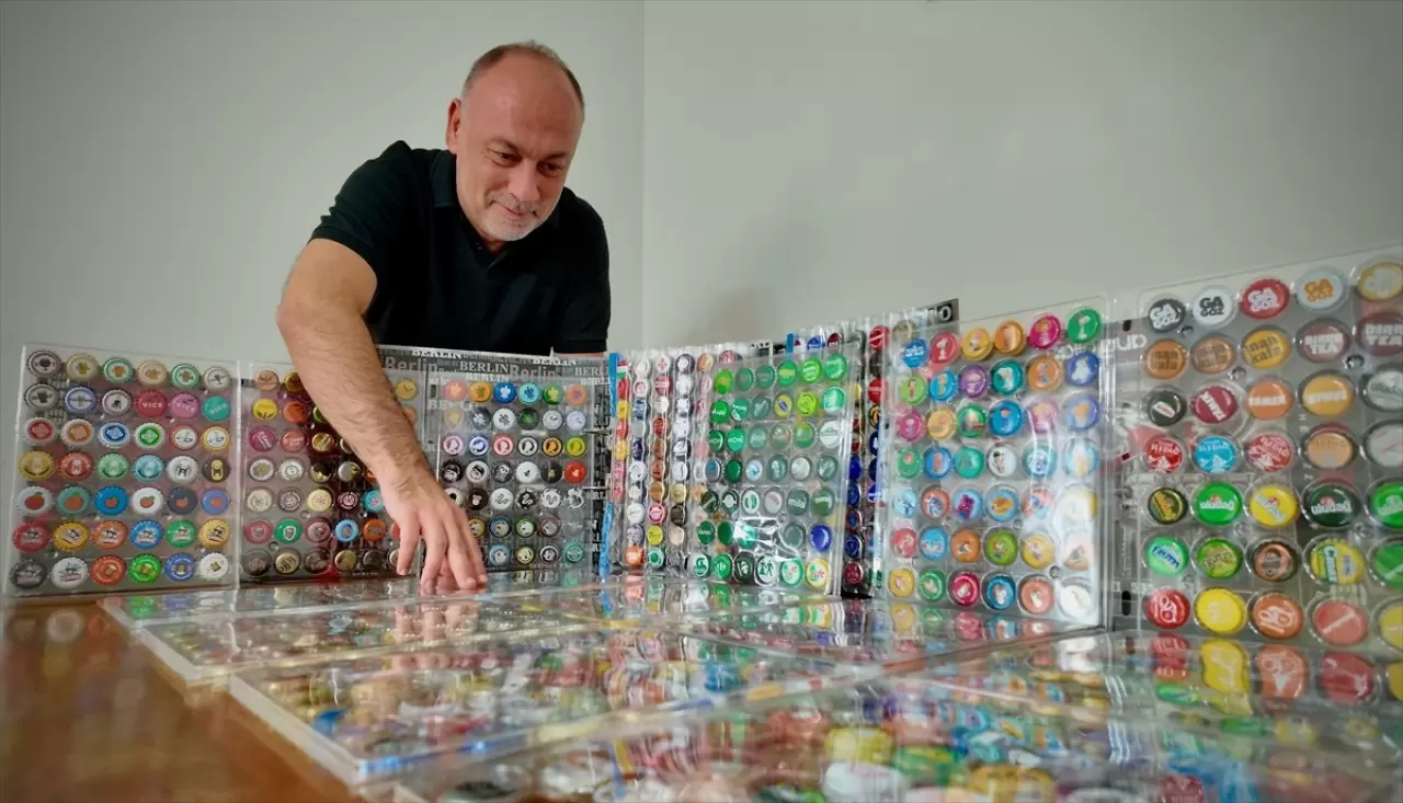 Oğluyla oynarken başlayan hobisi 65 ülkeden kapak koleksiyonuna dönüştü 9