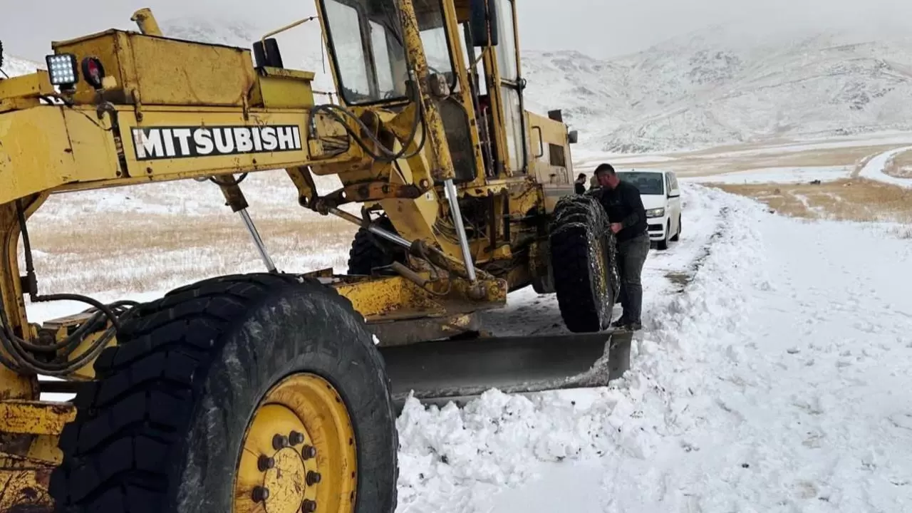 Doğu’da kış yüzünü gösterdi: 3 il beyaza büründü 16