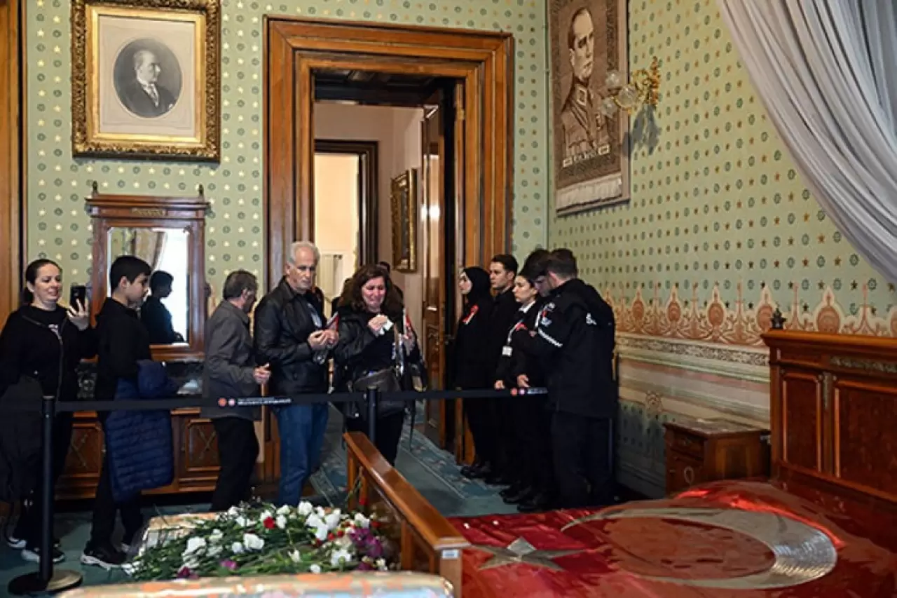 Türkiye Atatürk'ü anıyor! Dört bir yanda hayat adeta durdu 14