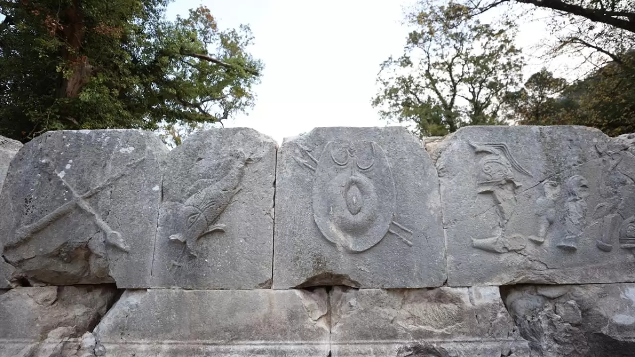 Termessos'taki iki anıt mezar ayağa kaldırılıyor 4