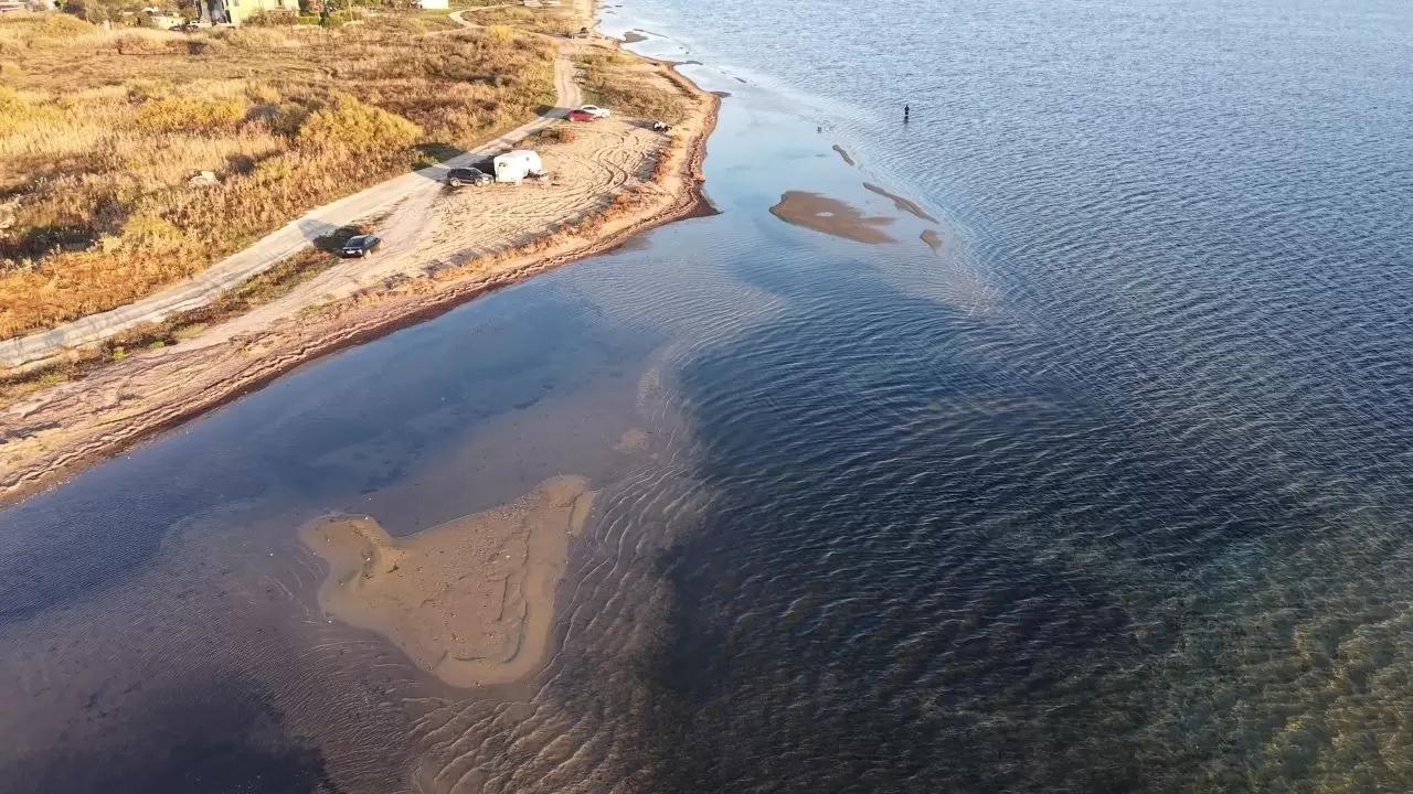 Balıkesir Erdek’te deniz çekilince binlerce yıllık antik liman ortaya çıktı 5