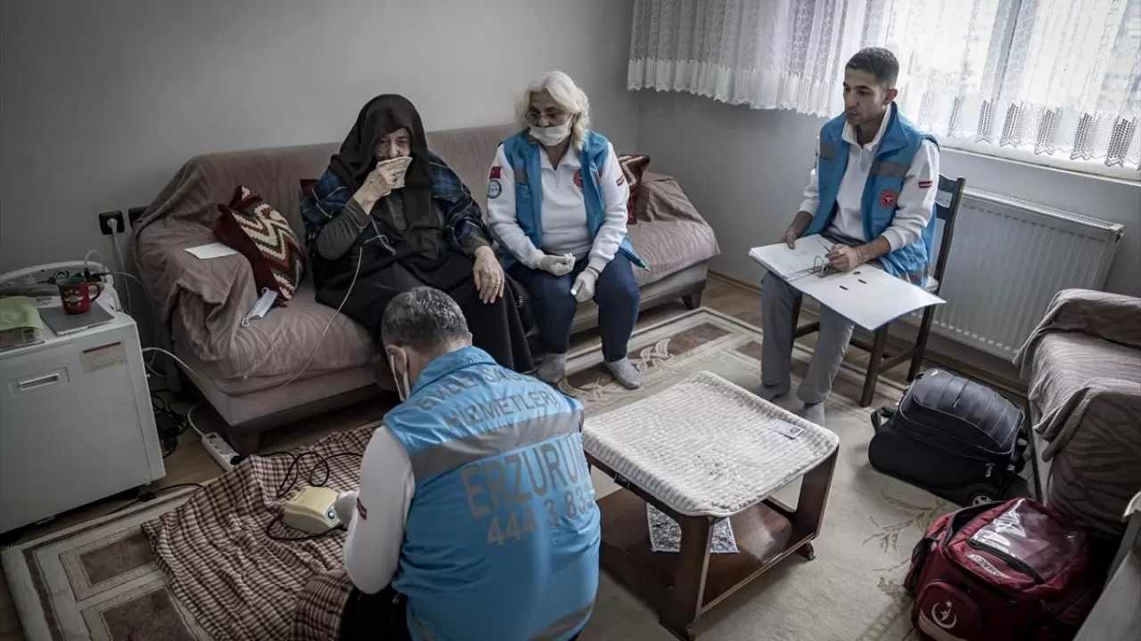 Yaşlıların evini diş kliniğine çeviriyor, bakıma muhtaç hastalara konfor sağlıyorlar 3