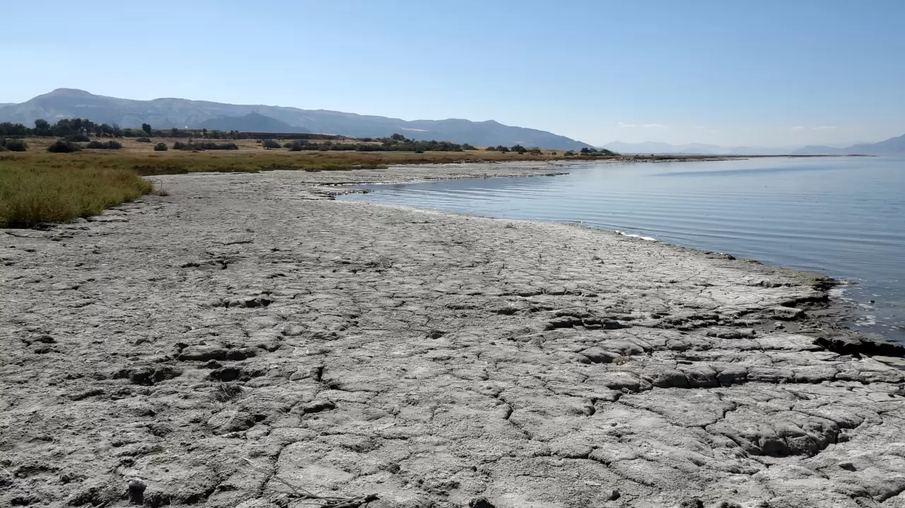 Türkiye’nin 7’nci büyük gölü alarm veriyor! Burdur Gölü 55 yılda 21 metre çekildi 5