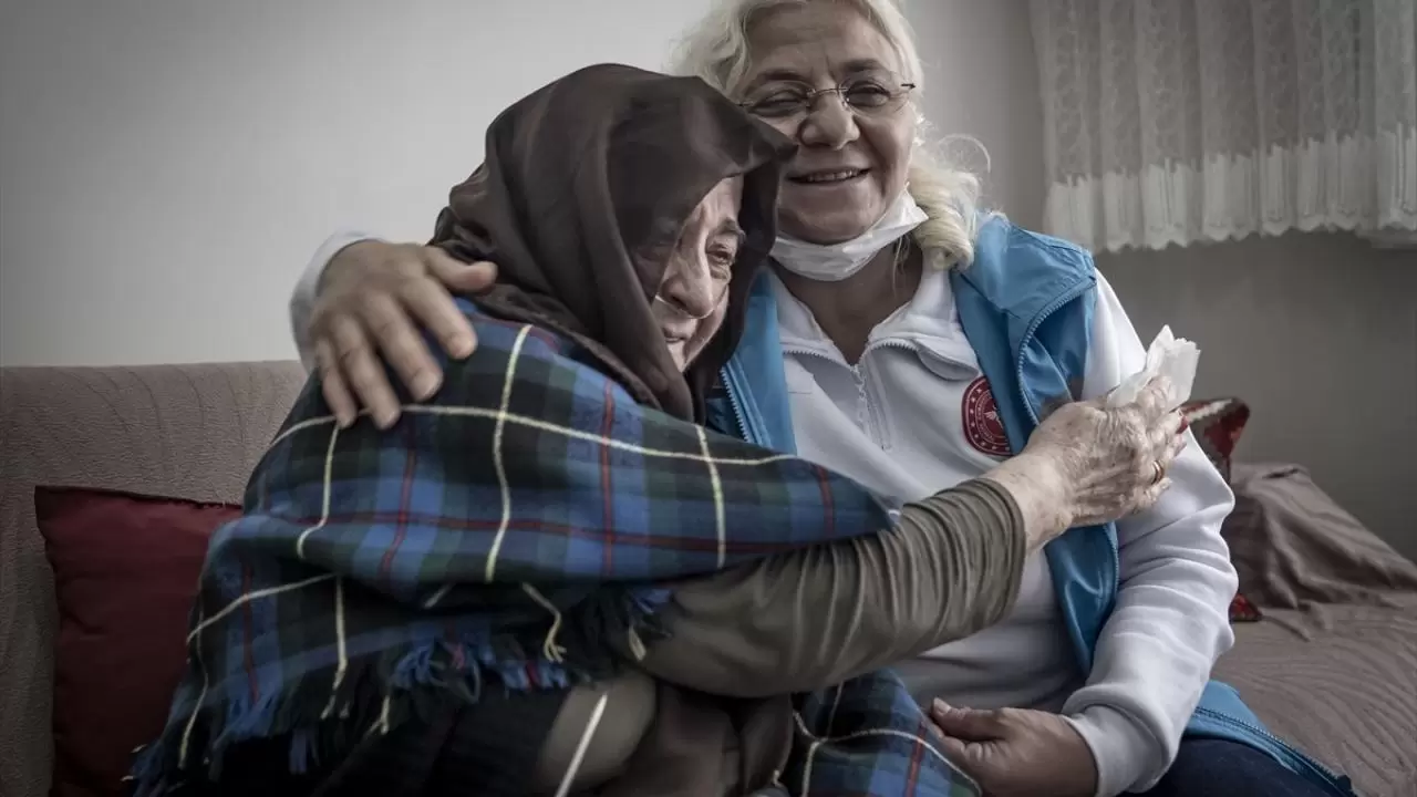 Yaşlıların evini diş kliniğine çeviriyor, bakıma muhtaç hastalara konfor sağlıyorlar 10