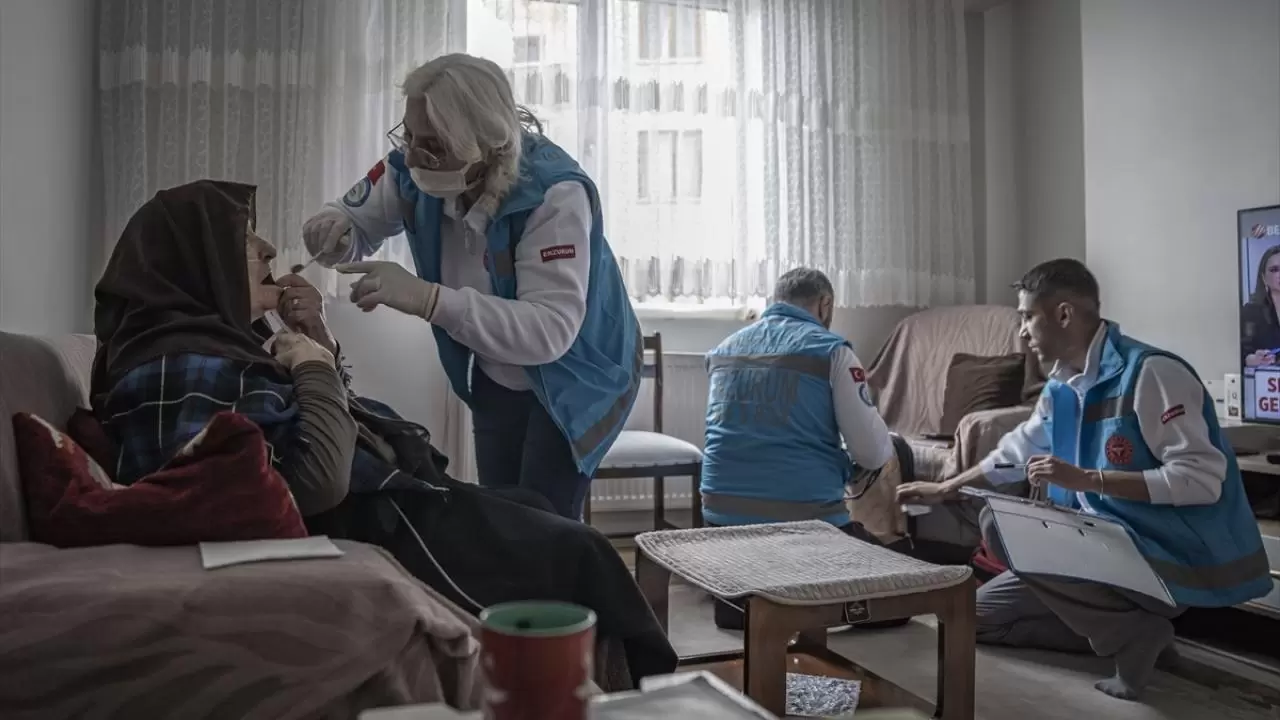 Yaşlıların evini diş kliniğine çeviriyor, bakıma muhtaç hastalara konfor sağlıyorlar 12