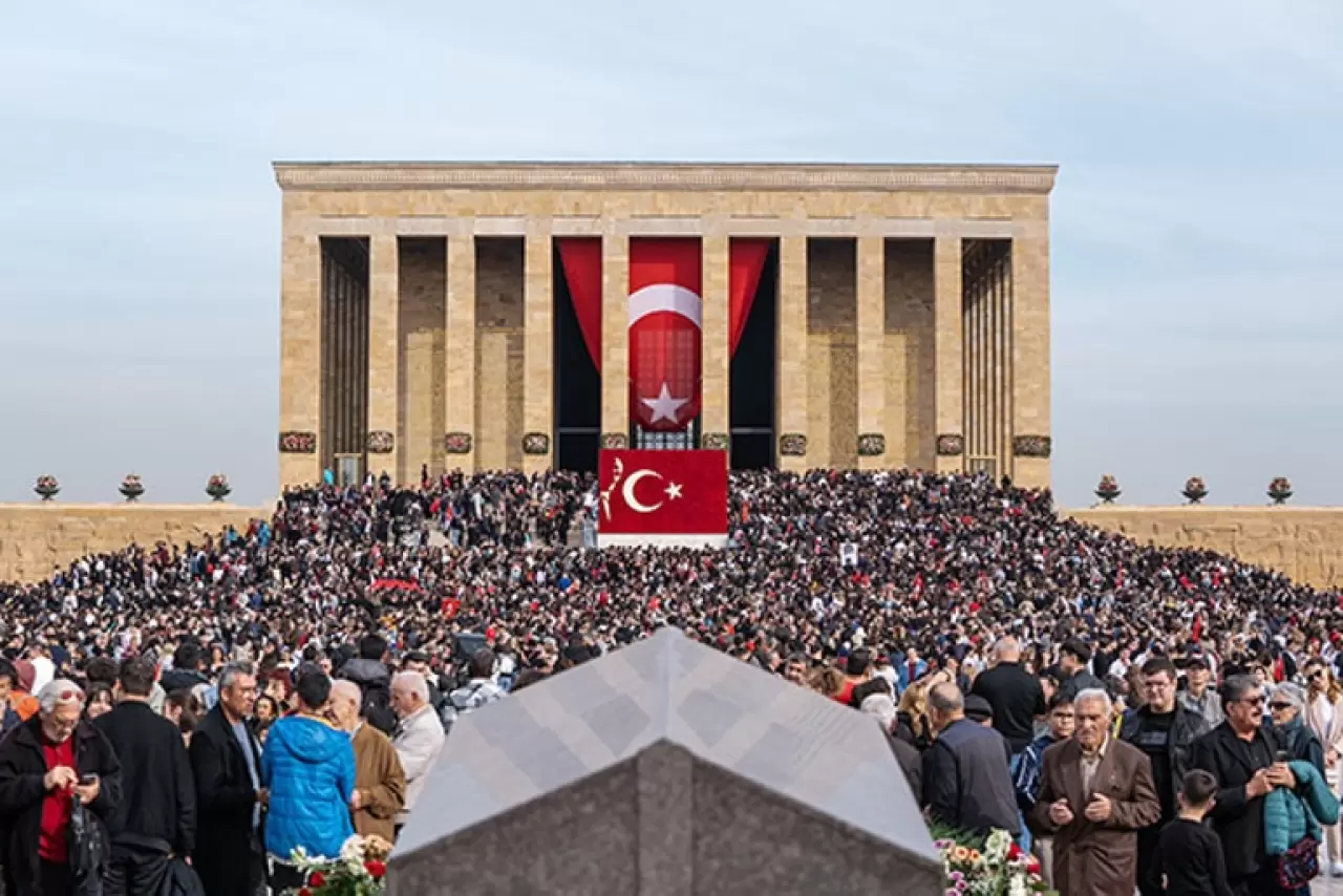 Türkiye Atatürk'ü anıyor! Dört bir yanda hayat adeta durdu 2