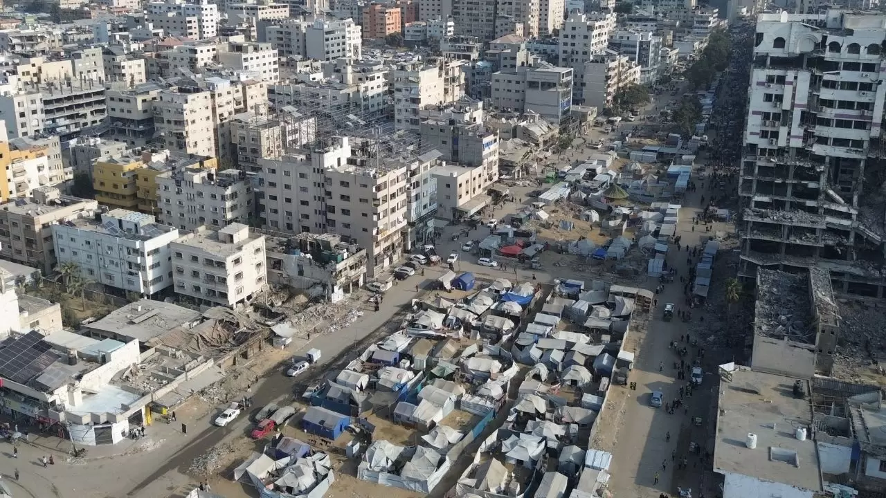 Bir zamanlar törenlerin yapıldığı meydan, şimdi evsizlerin sığınağına dönüştü 5