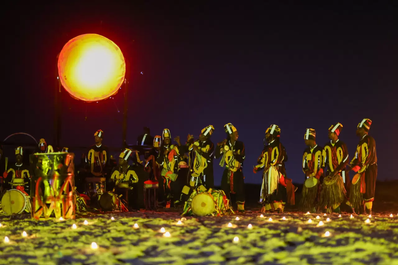 Senegal'de okyanus kenarında ateş gösterisi düzenlendi 1