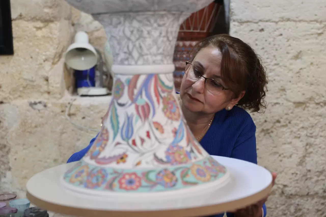 Tarihi konak kadın çini ustalarına sanat atölyesi oldu 5