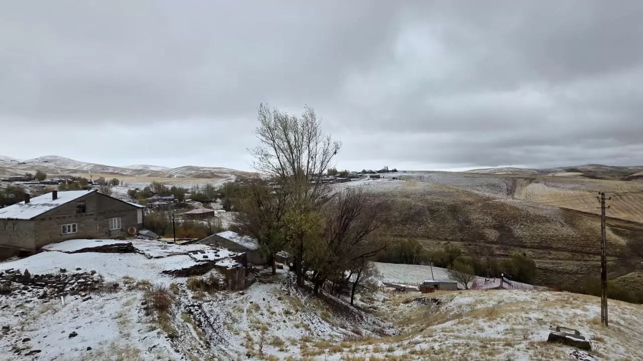 Doğu’da kış yüzünü gösterdi: 3 il beyaza büründü 8