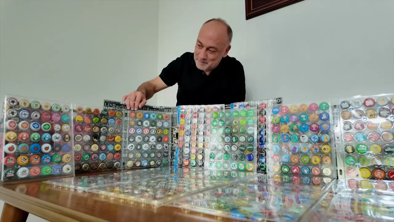 Oğluyla oynarken başlayan hobisi 65 ülkeden kapak koleksiyonuna dönüştü 8