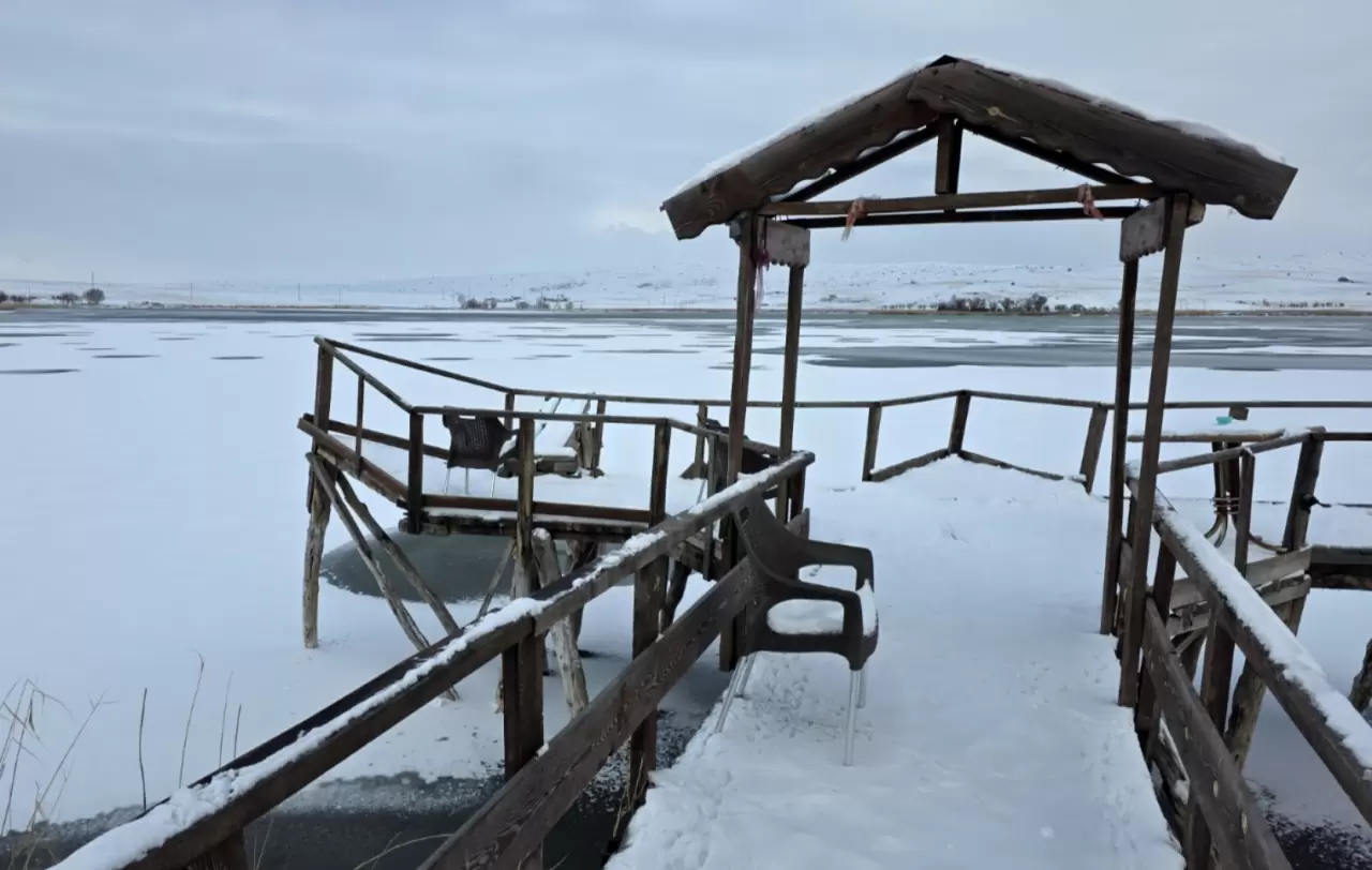 Sivas’ta soğuk hava etkisini artırdı: Hafik Gölü beyaza büründü 2